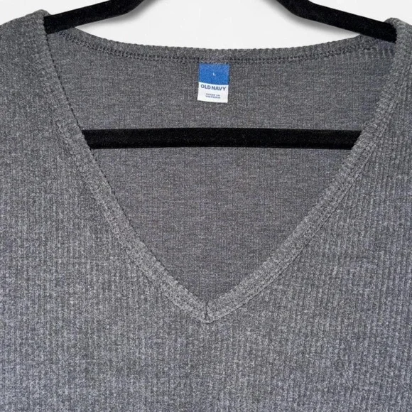 Gray V-Neck Ribbed Women's Top - Picture 4 of 4